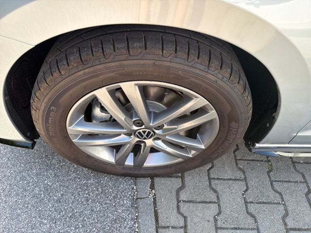 Fahrzeugabbildung Volkswagen Touran R-LINE BLACK STYLE 1,5 TSI DSG 7-SITZER E