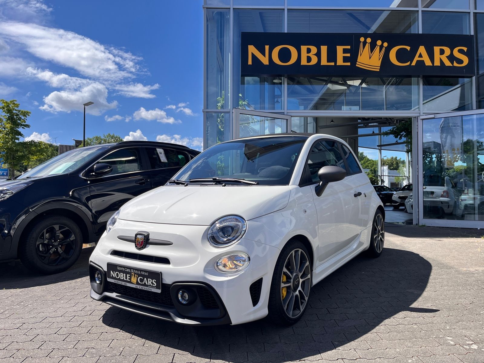 Fahrzeugabbildung Abarth 695C Turismo  LEDER NAV DAB PDC