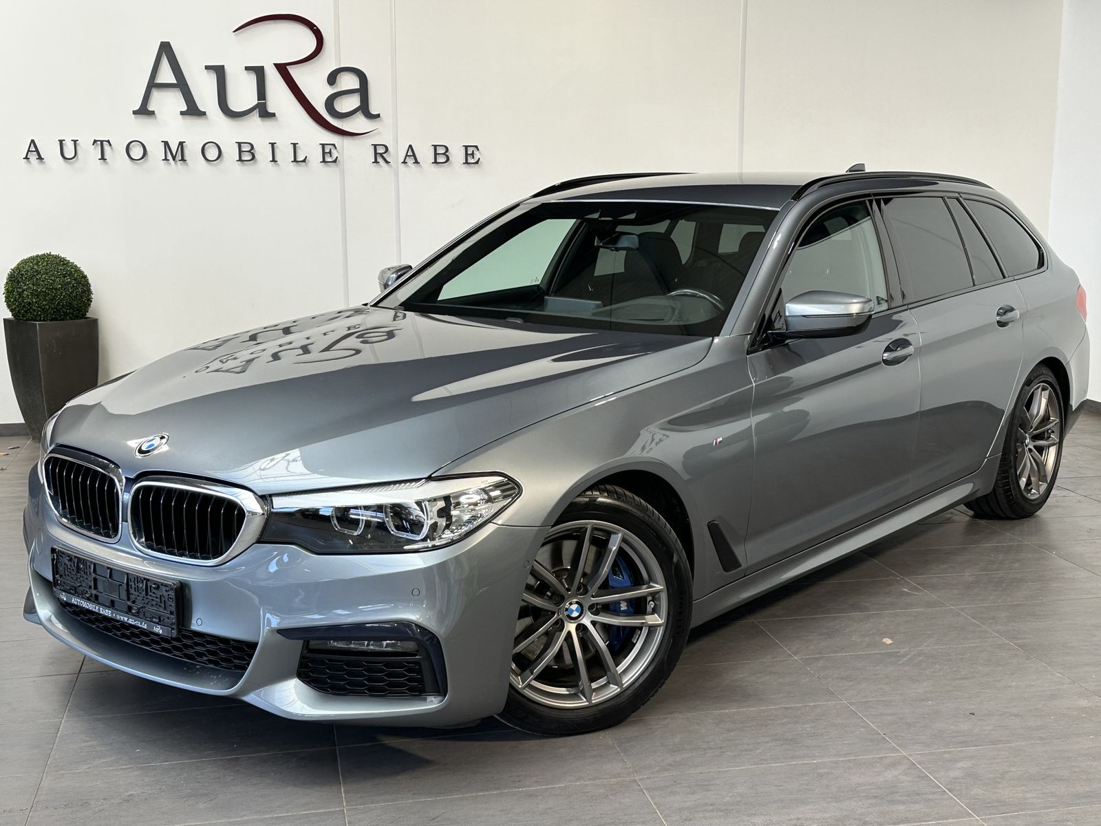 Fahrzeugabbildung BMW 530d Touring M-Sport NAV+LED+SHZ+HUD+AHK+LC+2HD