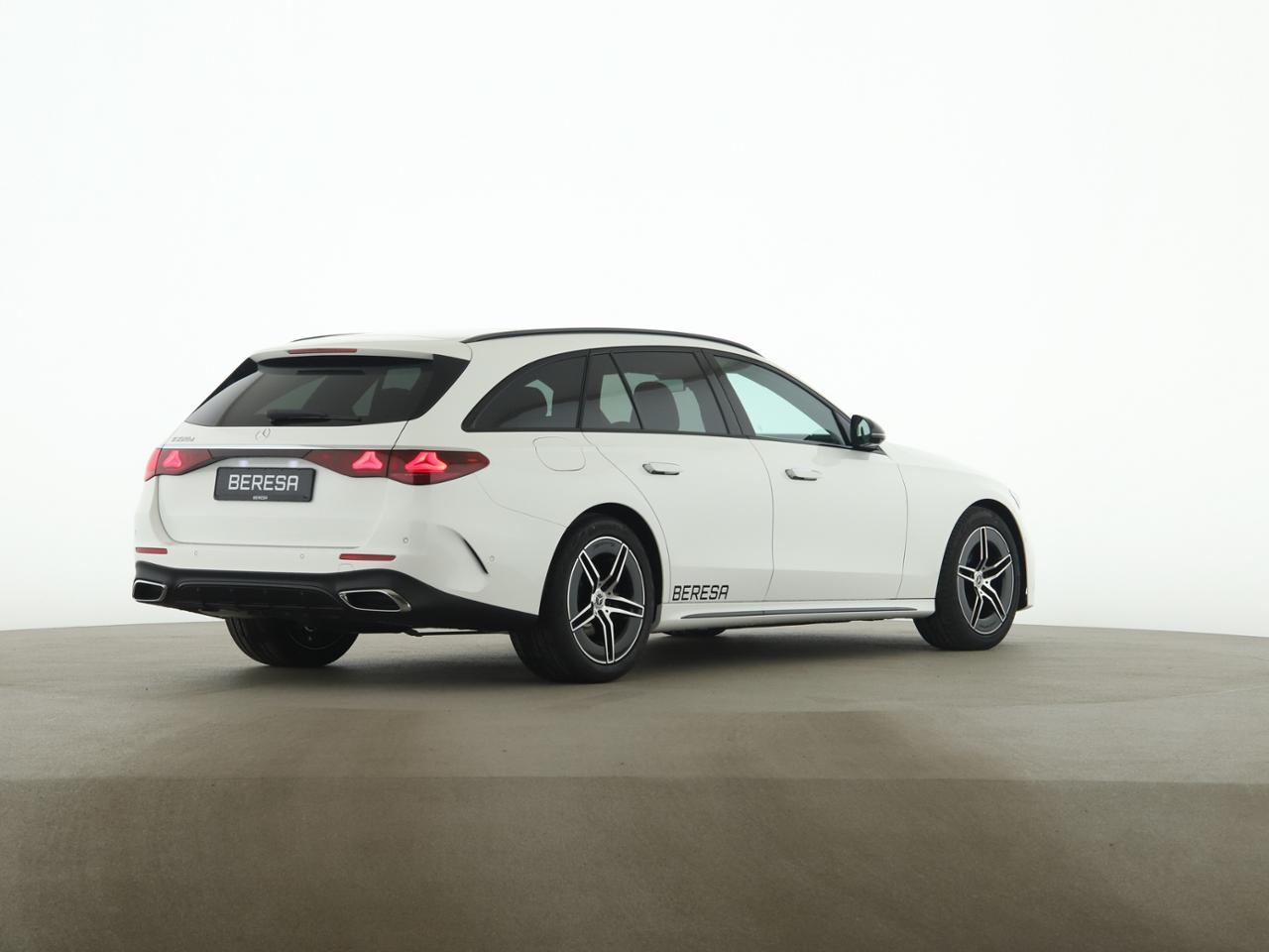 Mercedes-Benz E 220 d T AMG Digital Light Night Burmester MBUX