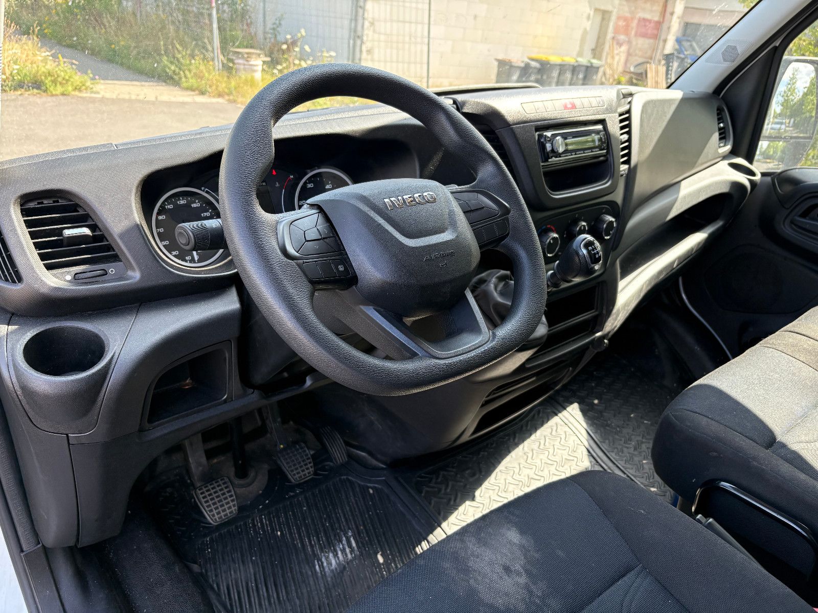 Fahrzeugabbildung Iveco Daily Kasten HKa 35 C ... V Radstand 4100/3-SITZ