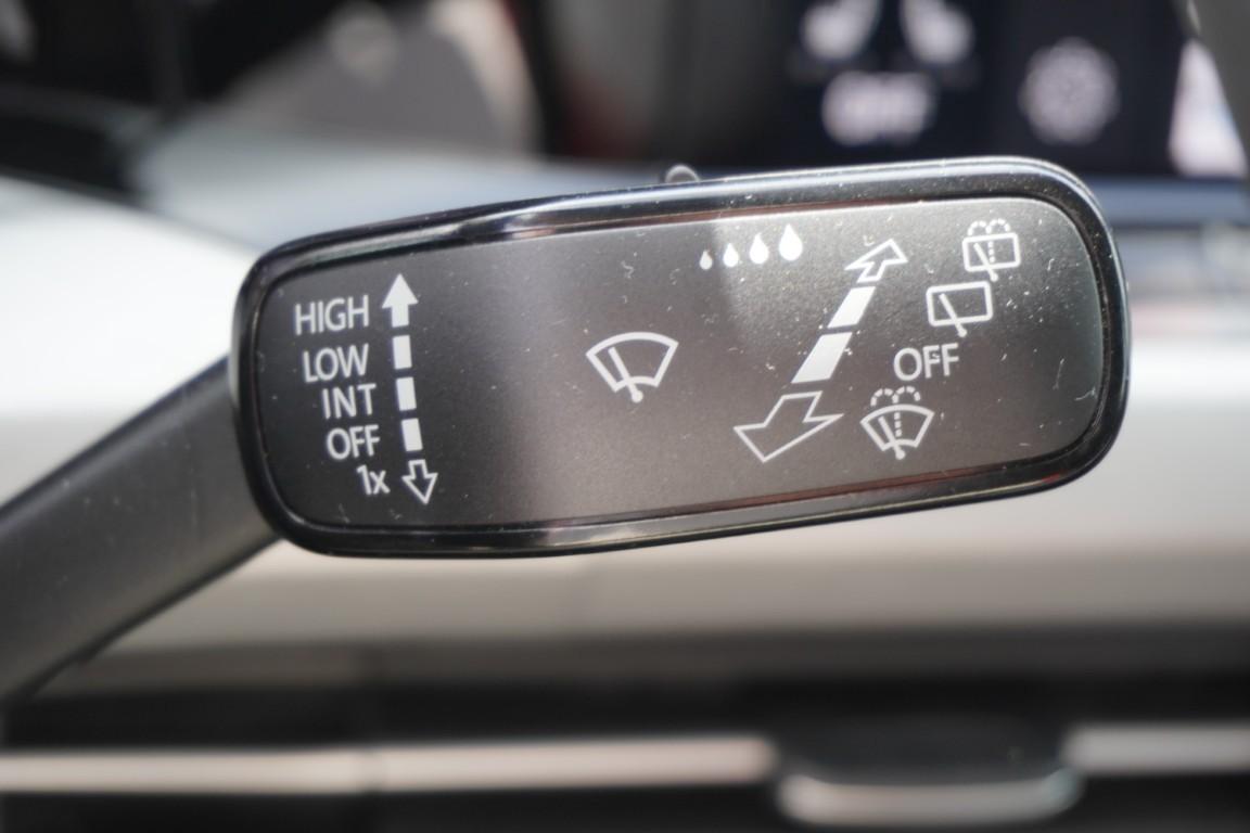 Volkswagen Golf VIII 1.0 TSI Life LED ACC Standheizung AHK, миниатюра 26