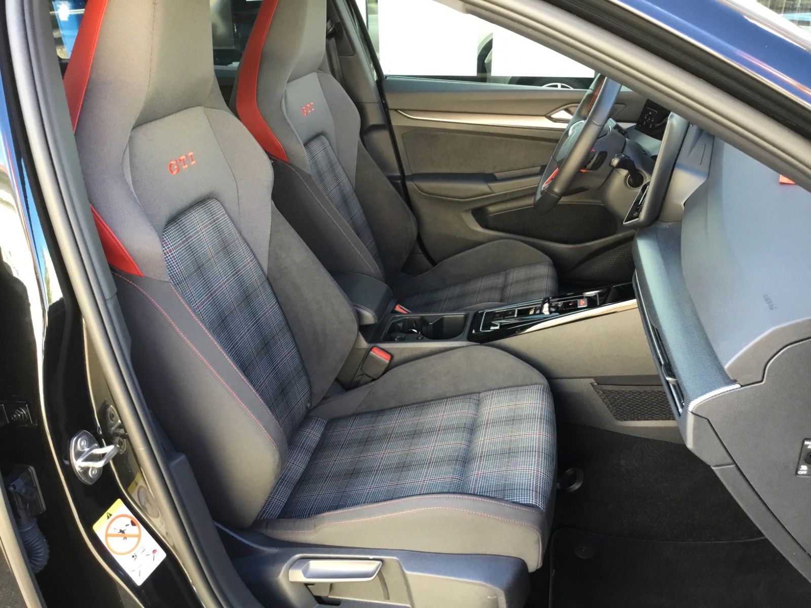 Fahrzeugabbildung Volkswagen Golf GTI+MatrixLED+18"+AHK+Pano+H&K+ACC