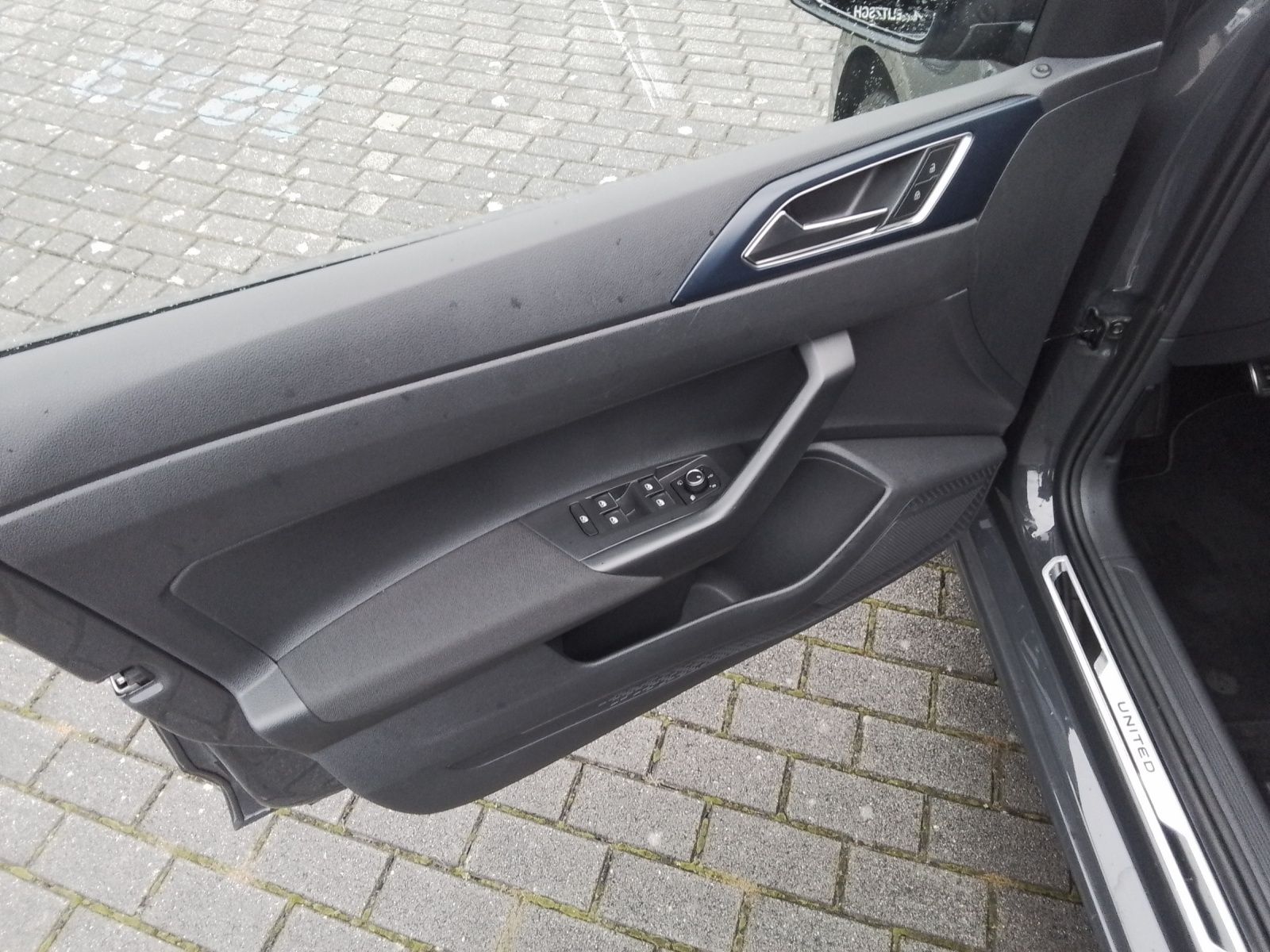 Fahrzeugabbildung Volkswagen Polo TSI United CLIMA PDC SHZ LM