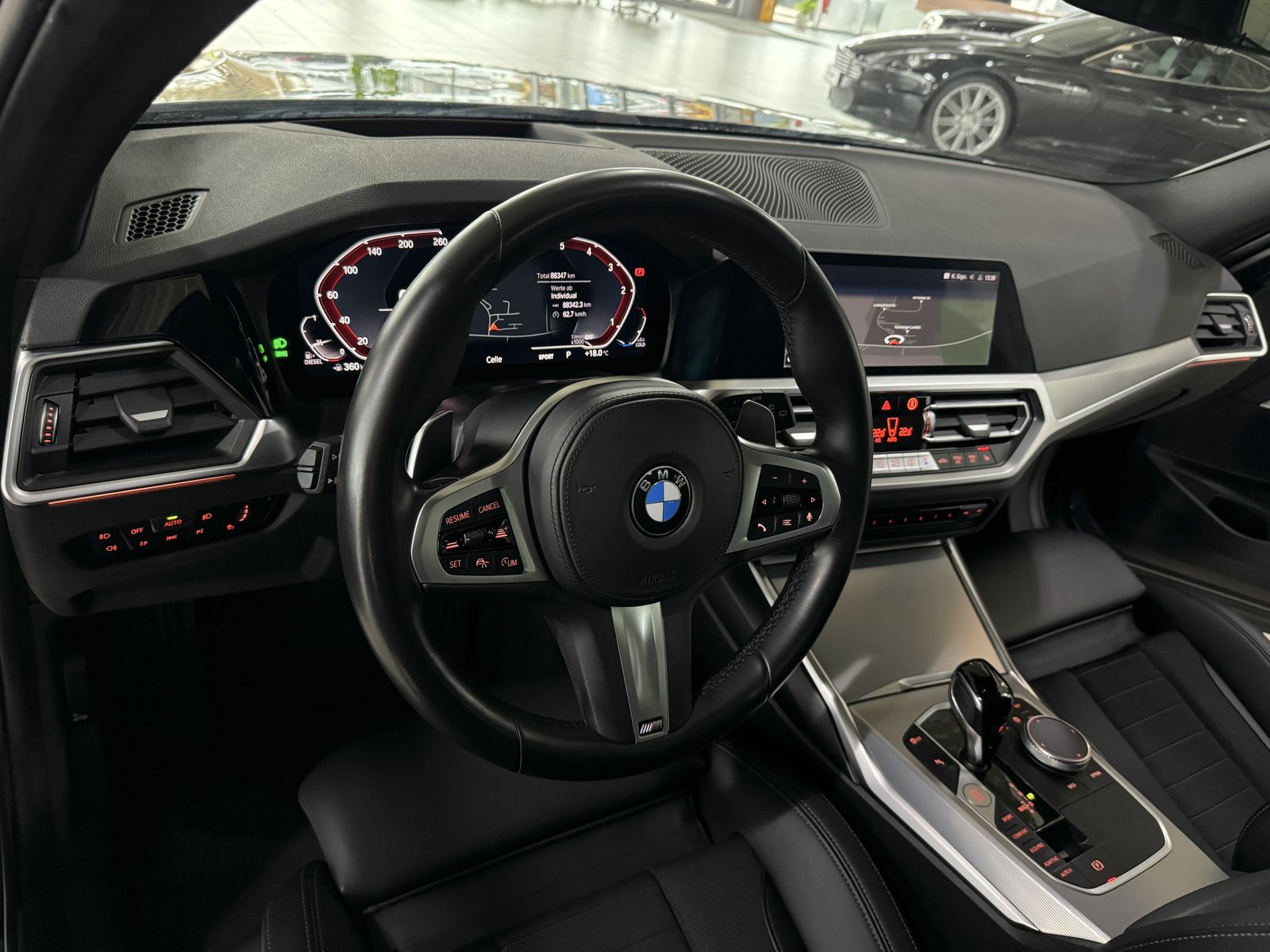 Fahrzeugabbildung BMW 320d Sport Line Panorama Kamera Laser HUD DAB