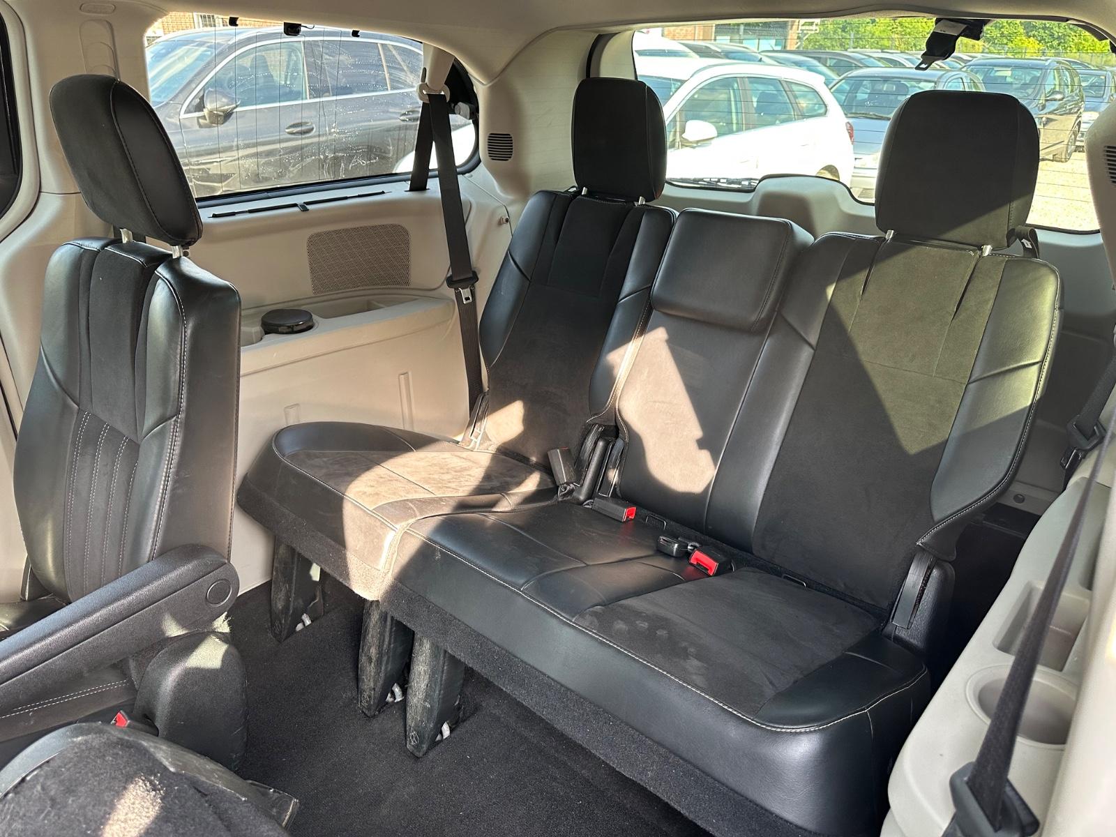 LANCIA VOYAGER 3.6 V6 283ch - PLATINUM - 7 PLACES - SIÈGES CHAUFFANTS - PORTES COULISSANTES ÉLECTRIQUES - CAMÉRA 360°