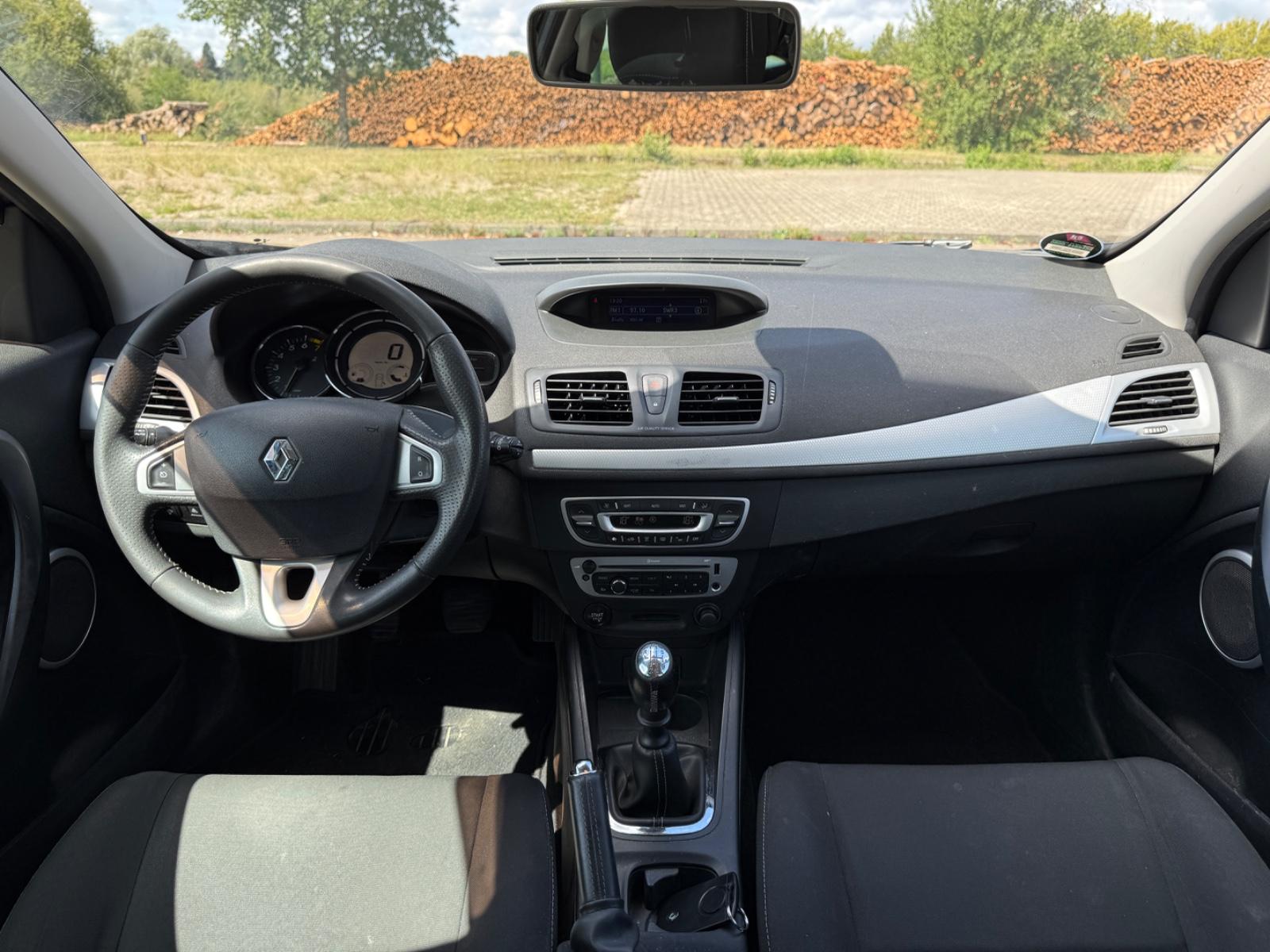 Renault Megane 2012 — photo 13