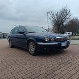 Jaguar X-Type Station Wagon 2.5 V6 196 CV GPL - blaue Jaguar X-Type