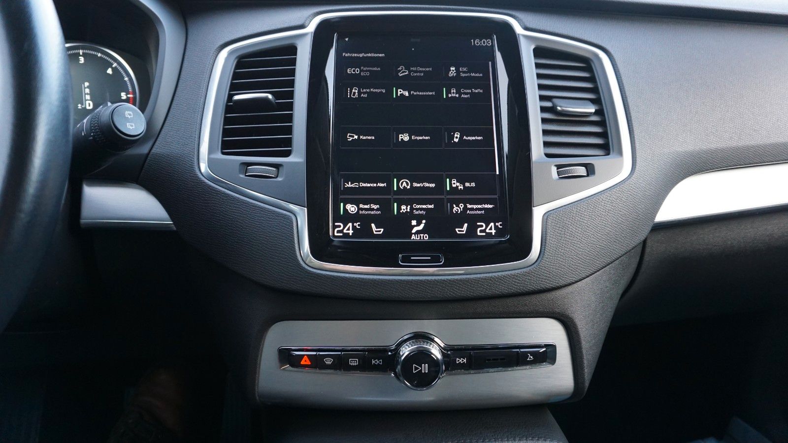 Fahrzeugabbildung Volvo XC90 Momentum AWD, Kamera, Navi, LED