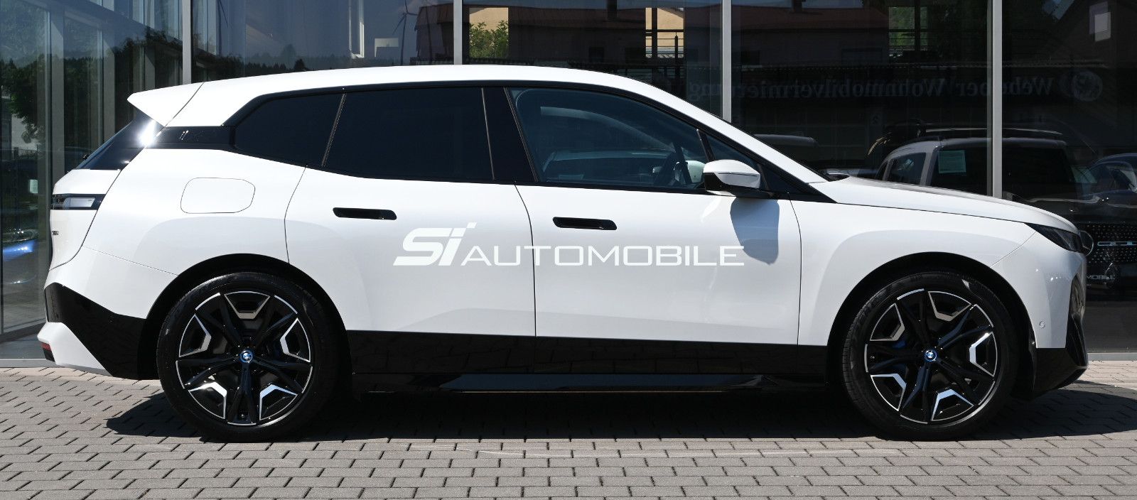 Fahrzeugabbildung BMW iX xDrive50 °AHK°AMIDO°LUFTFEDERUNG°PARKING PROF
