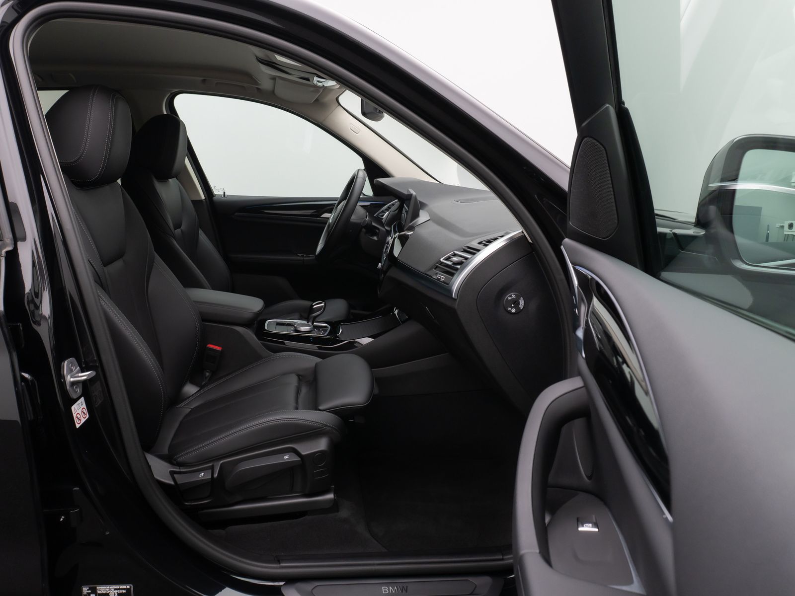 Fahrzeugabbildung BMW X3 xD30e Kamera DAB HiFi Komfort MSport 19Zoll