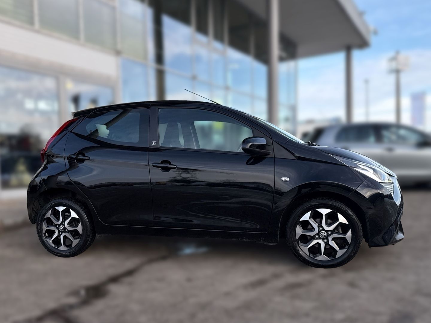 Fahrzeugabbildung Toyota Aygo X-Play Team D Apple CarPlay Android Auto Al