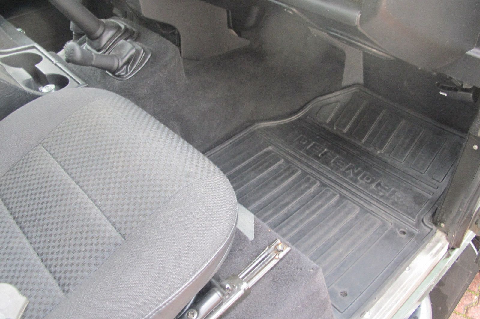 Fahrzeugabbildung Land Rover Defender 90 E Station Wagon