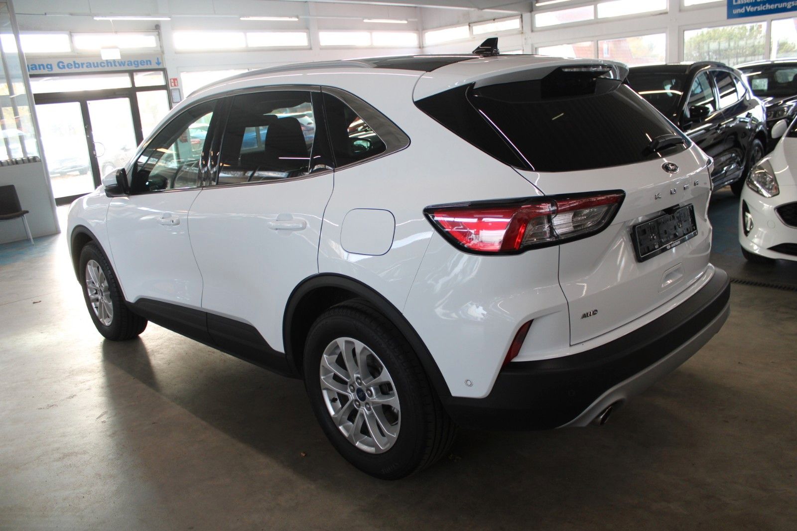 Fahrzeugabbildung Ford Kuga Titanium X Automatik LED Pano STDHZ WinterP