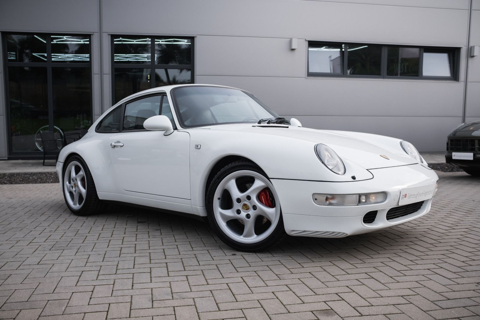 Fahrzeugabbildung Porsche 993/911 Carrera Coupé DAB-Tuner-Navigation