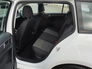 Volkswagen Golf - 8