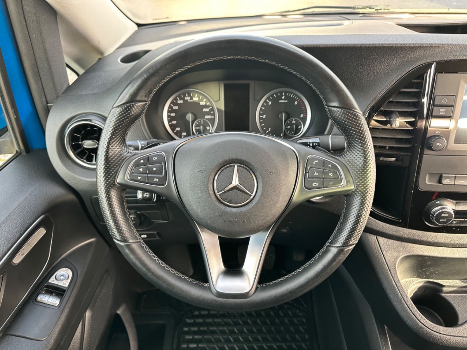 Fahrzeugabbildung Mercedes-Benz Vito 124 CDI Kompakt 4x4 Mixto*2xEl.Tür*LED*VOLL