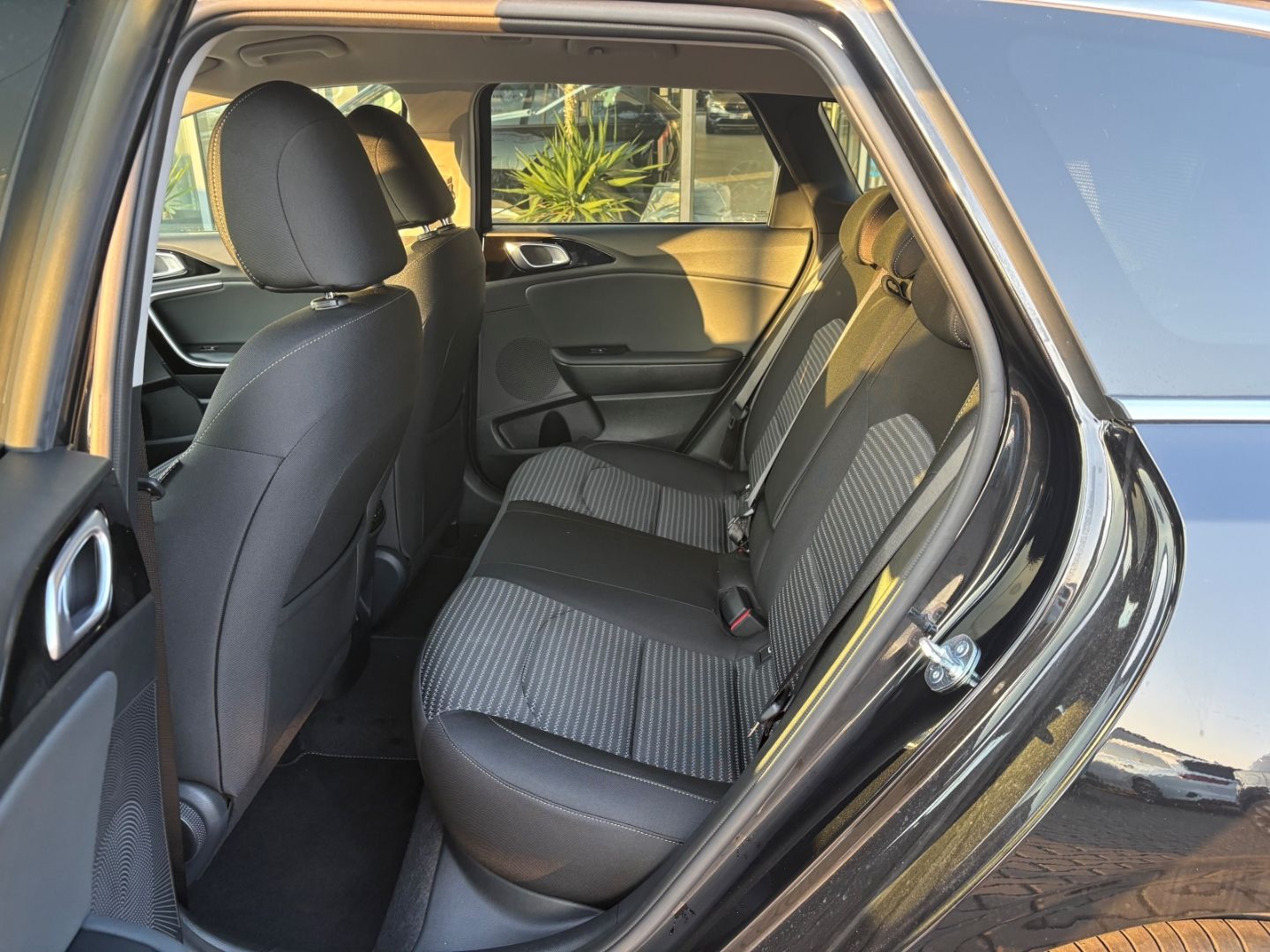 Fahrzeugabbildung Kia Ceed_sw Ultimate Kamera PDC SHZ Verkehrszeichen