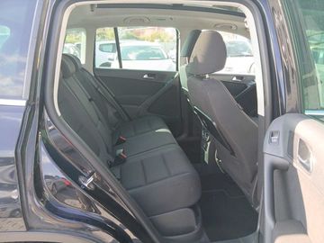 Volkswagen Tiguan - 12