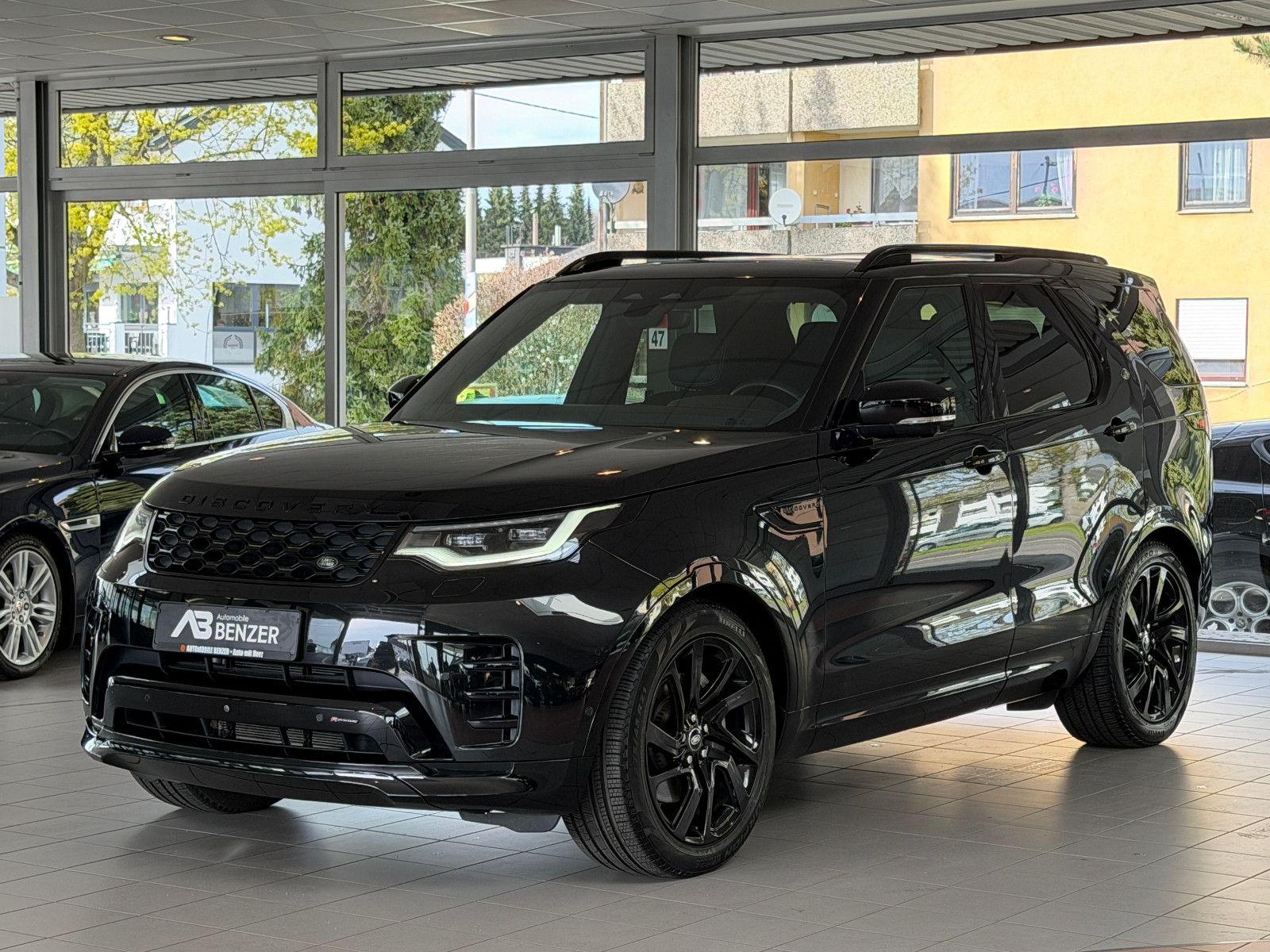 Fahrzeugabbildung Land Rover Discovery 5 R-Dynamic SE AWD/7-SITZER/360''KAM