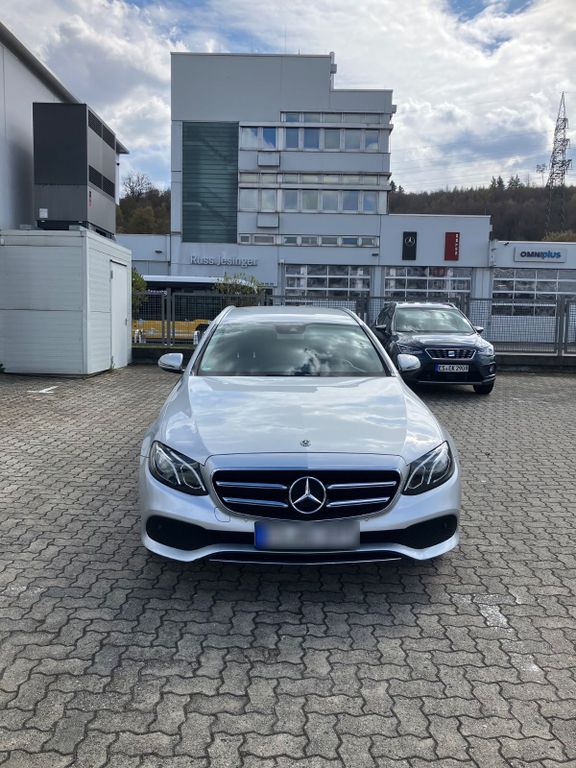 Image of Mercedes-Benz E 220