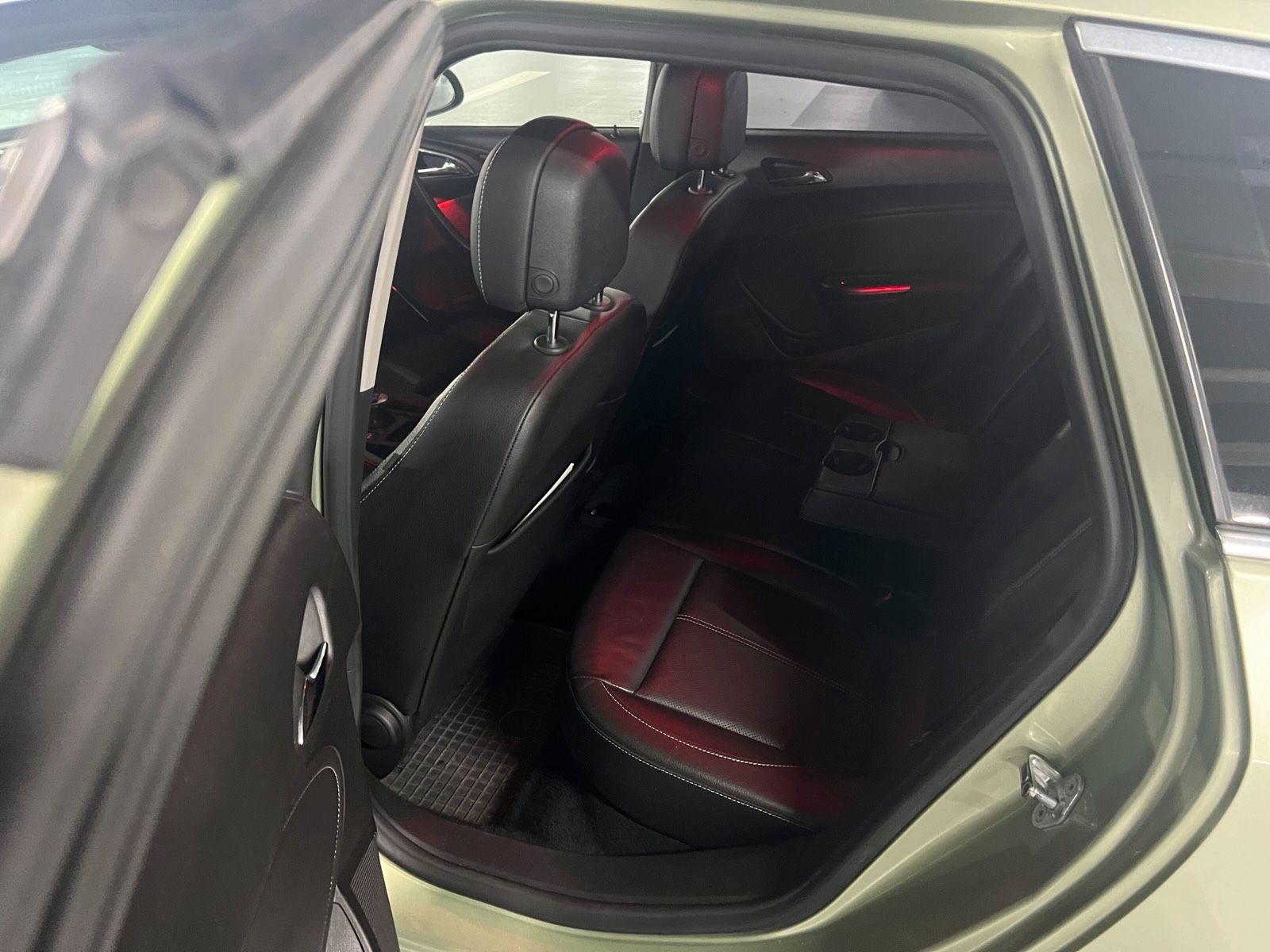Opel Astra 2011 — photo 8