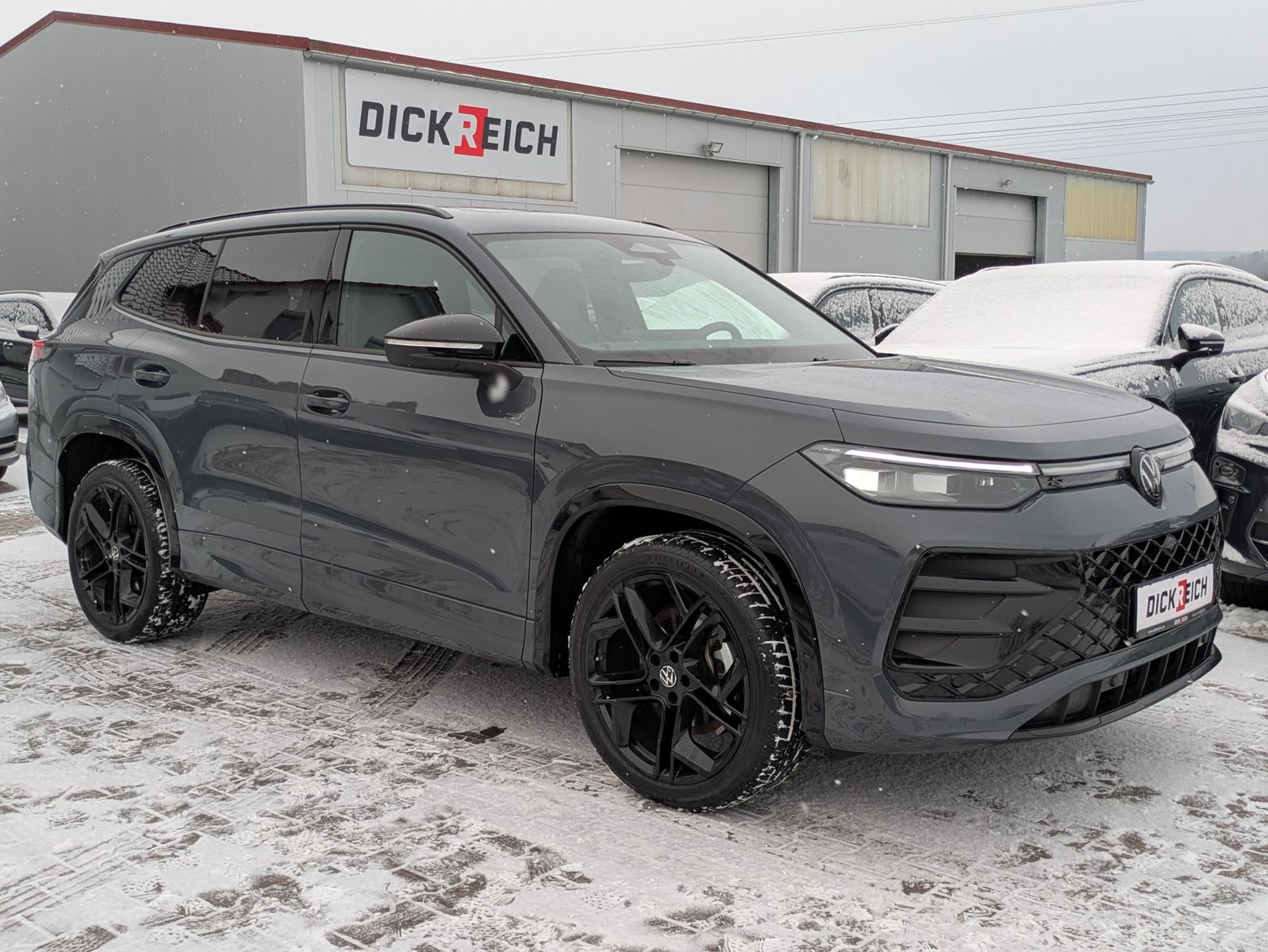 Fahrzeugabbildung Volkswagen Tayron 2.0 TDI 4M R-Line BLACK*7Si*MATRIX*PANO