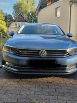 Volkswagen Passat 2.0 TDI SCR 176kW DSG 4MOT Highline V... - VW Passat Gebrauchtwagen in Bielefeld