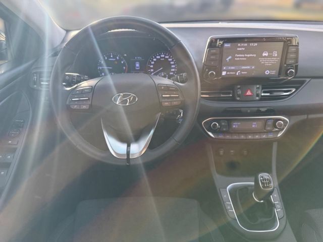Fahrzeugabbildung Hyundai i30 1.0 Edition 30 +CARPLAY+KLIMA+SHZ+PDC+RFK+UV