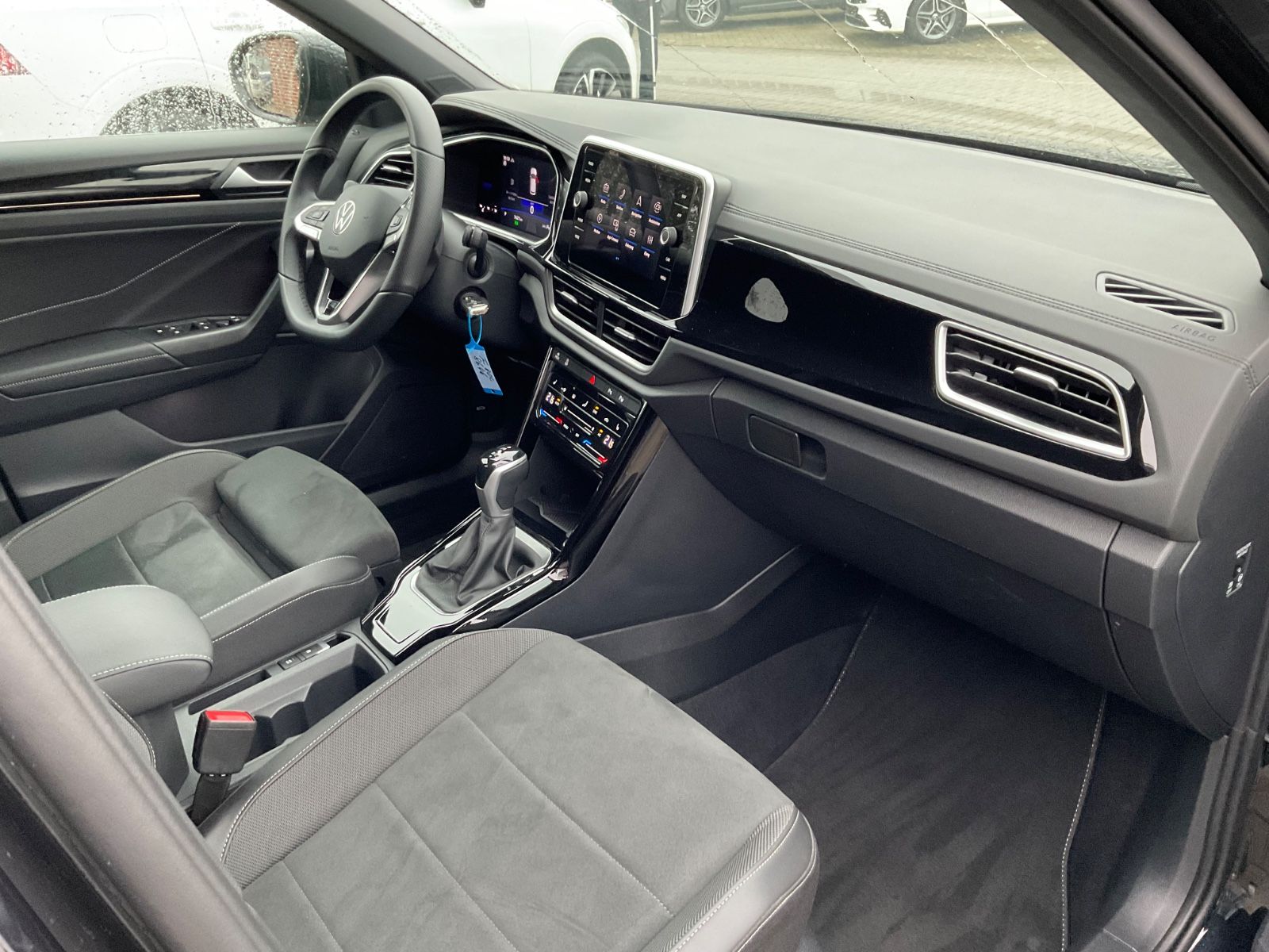 Fahrzeugabbildung Volkswagen T-Roc 1.5 TSI DSG R Line,AHK,ACC,Kamera,Navi