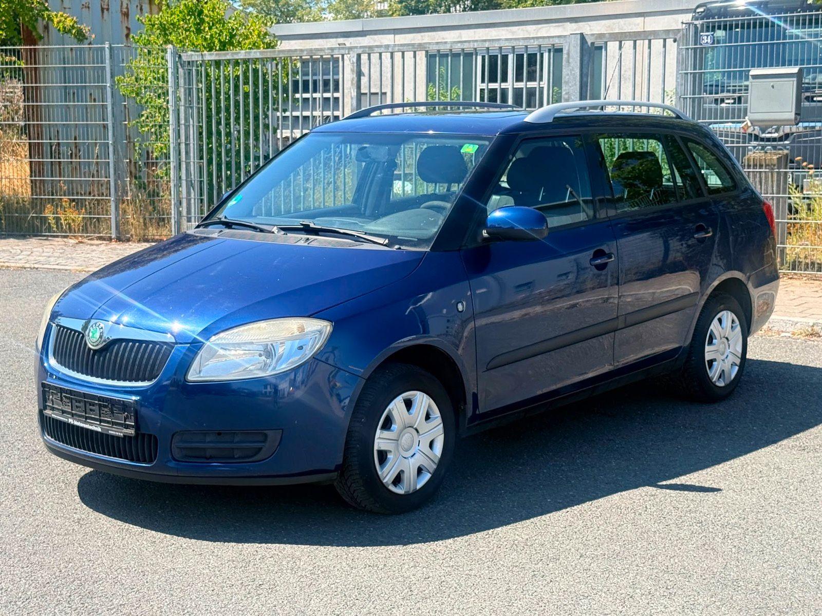 Skoda Fabia 2009 — rear view