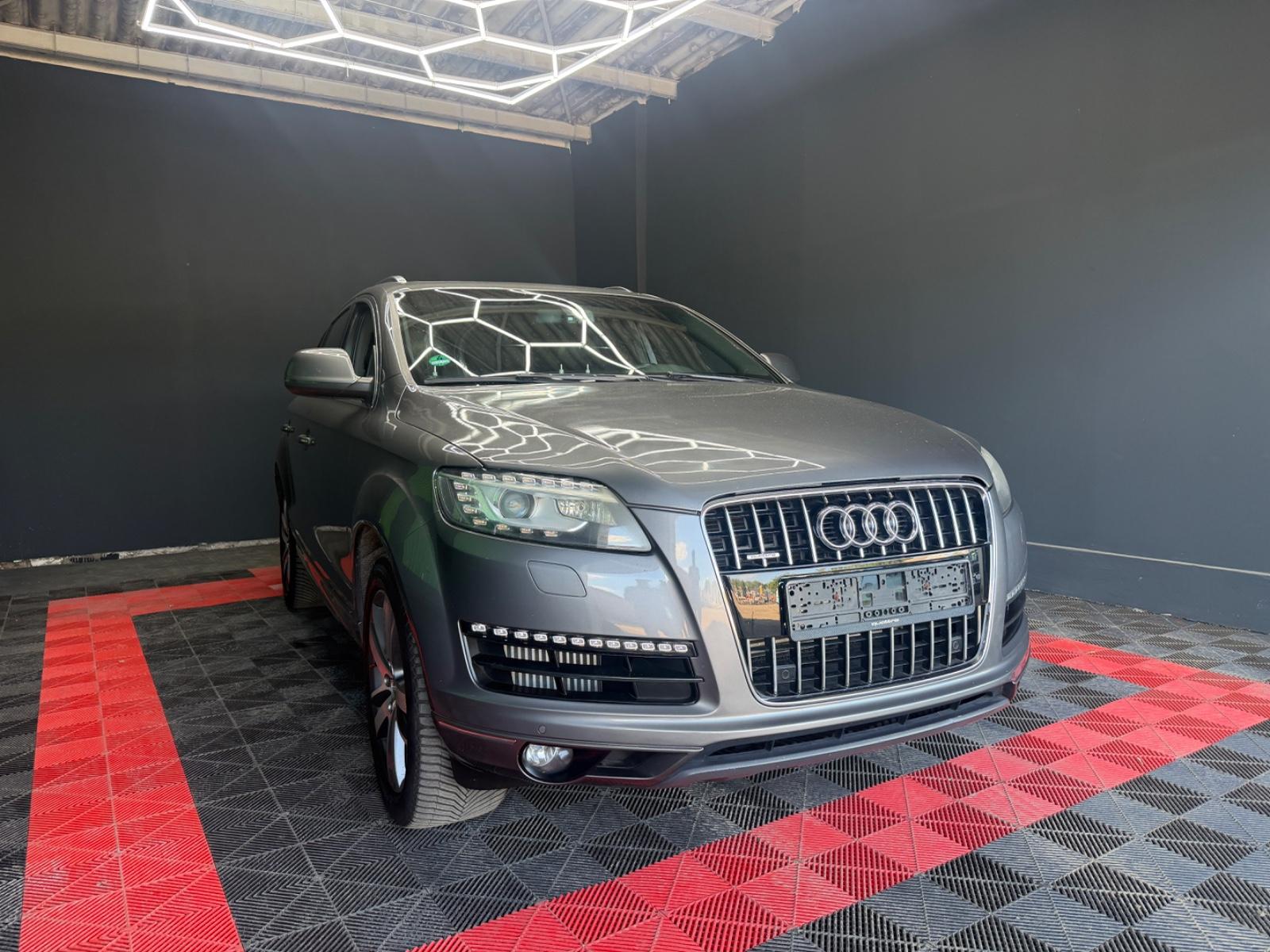Audi Q7 3.0 TDI quattro *7 Sitzer*Panodach*AHK*Bose*