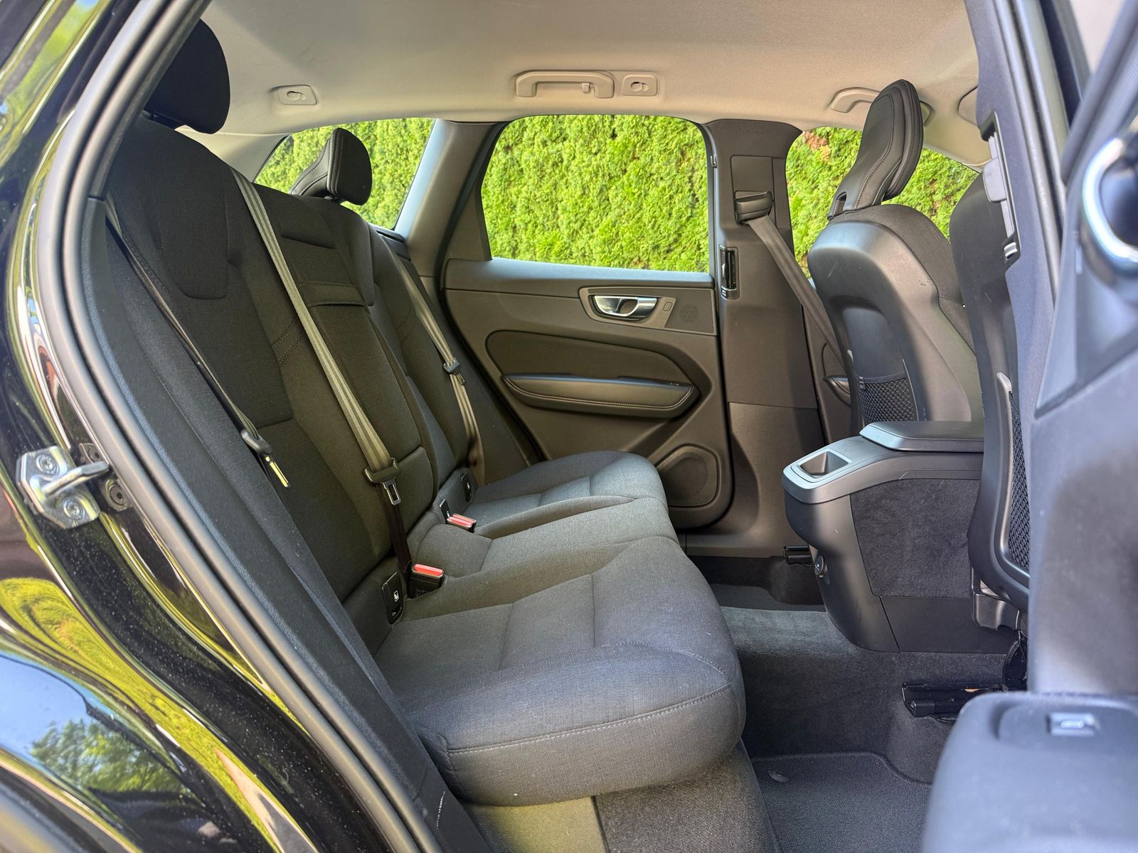 Fahrzeugabbildung Volvo XC60 Momentum Pro 2WD LED+NAVI+AHK+KAM+PARK+DAB+