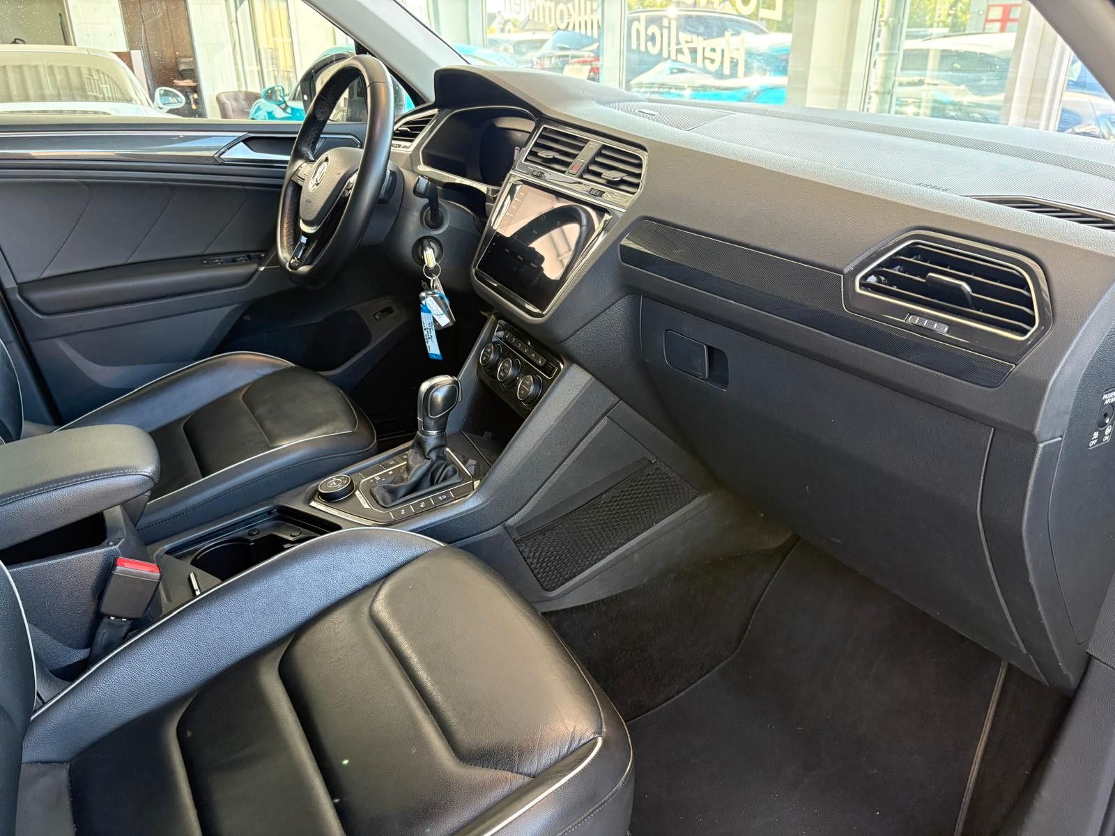 Fahrzeugabbildung Volkswagen Tiguan Highline BMT 4Motion/R LINE/leder/memory/