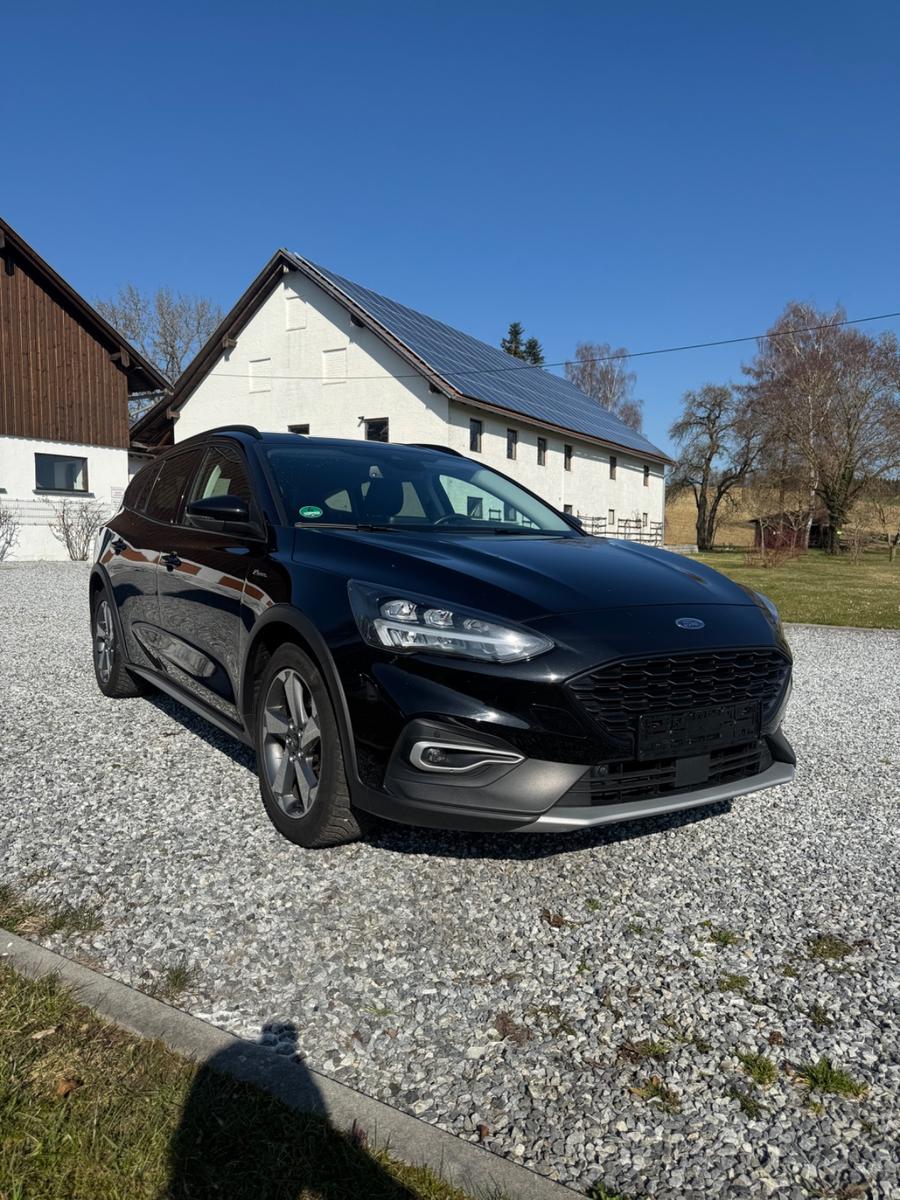 Ford Focus Turnier Active,Navi , Kamera , AHK, LED