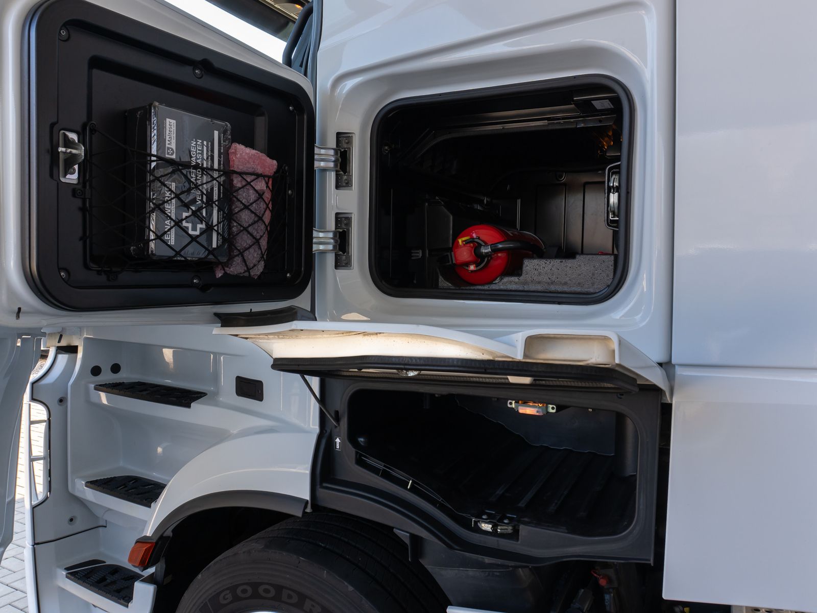 Fahrzeugabbildung Mercedes-Benz Actros 1853 LSnR LowLiner Style-Line NeuReifen