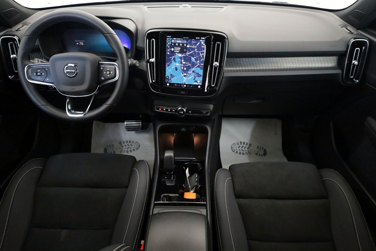 Fahrzeugabbildung Volvo XC40 Plus Recharge,T.Leder,Navi,LED,Kamera,SH