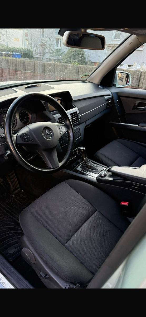 Mercedes-Benz GLK350 2009 — interior