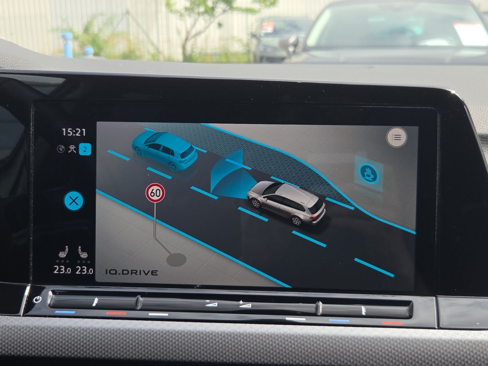 Fahrzeugabbildung Volkswagen Golf VIII Variant TDI Active DSG LED Navi AID AC