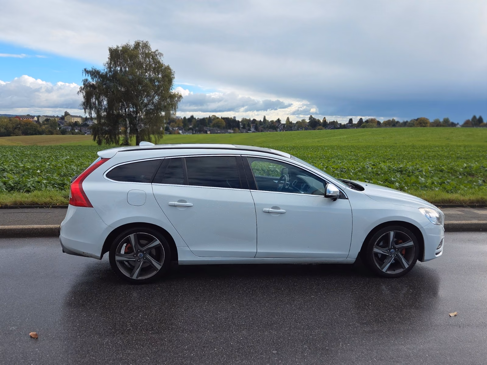 Volvo V60 2011 — interior