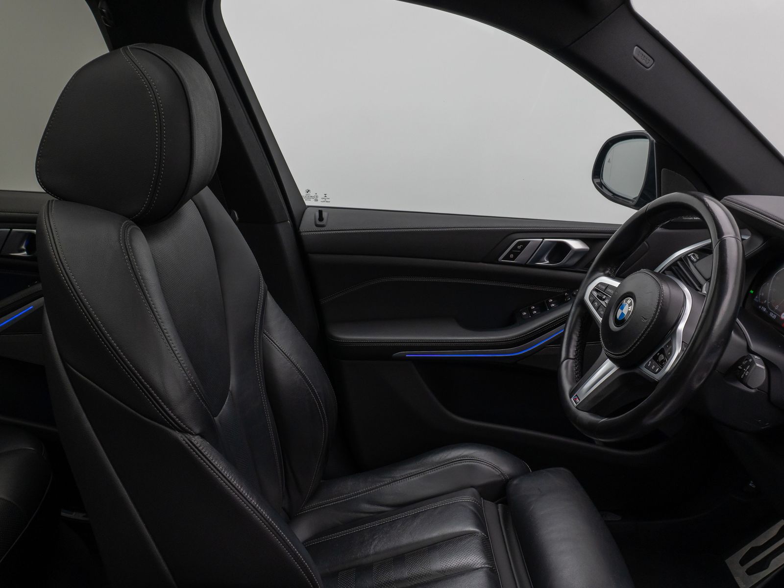 Fahrzeugabbildung BMW X5 xD25d M Sport Panorama Kamera HUD DAB H/K AHK