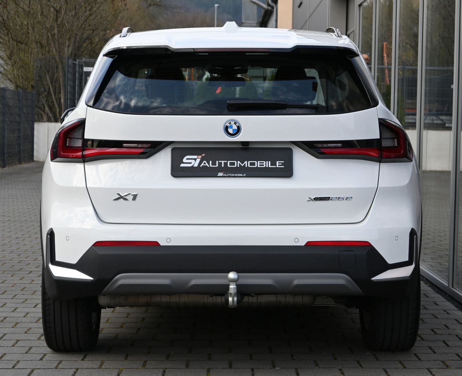 Fahrzeugabbildung BMW X1 xDrive25e Aut. °AHK°HEAD-UP°360°-KAM°MEMORY°