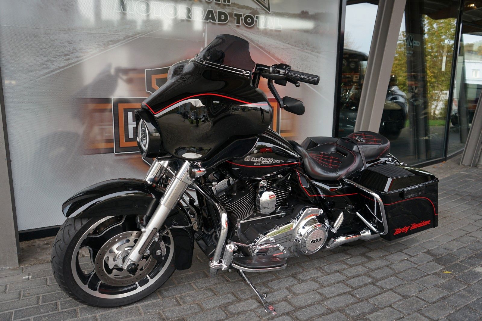 Fahrzeugabbildung Harley-Davidson Street Glide Bagger FLHX mit viel Zubehör