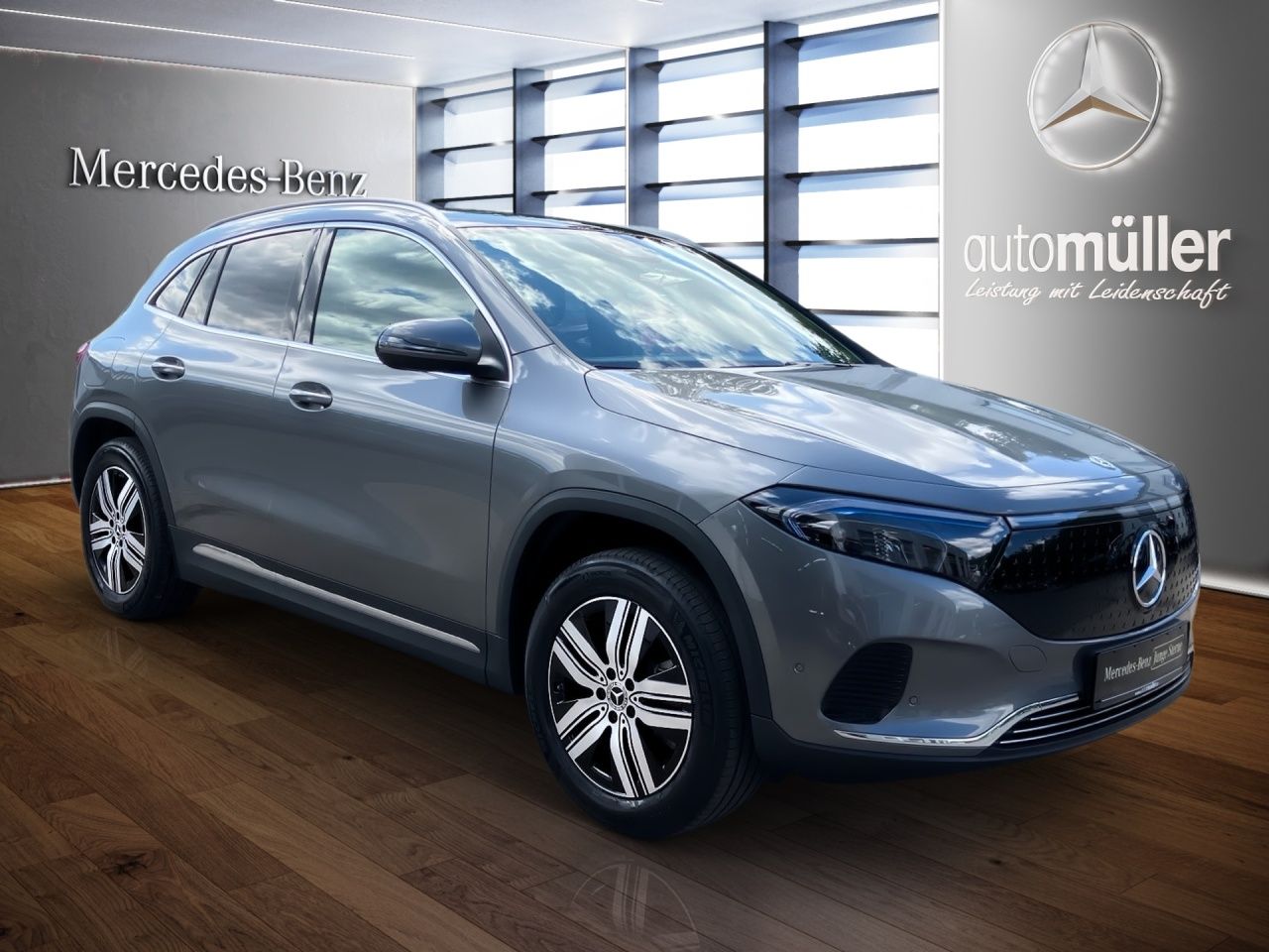 Fahrzeugabbildung Mercedes-Benz EQA 300 4M BONUS+AHK+PANO+STHZ+LHZ+CARPL+TOTWIN+