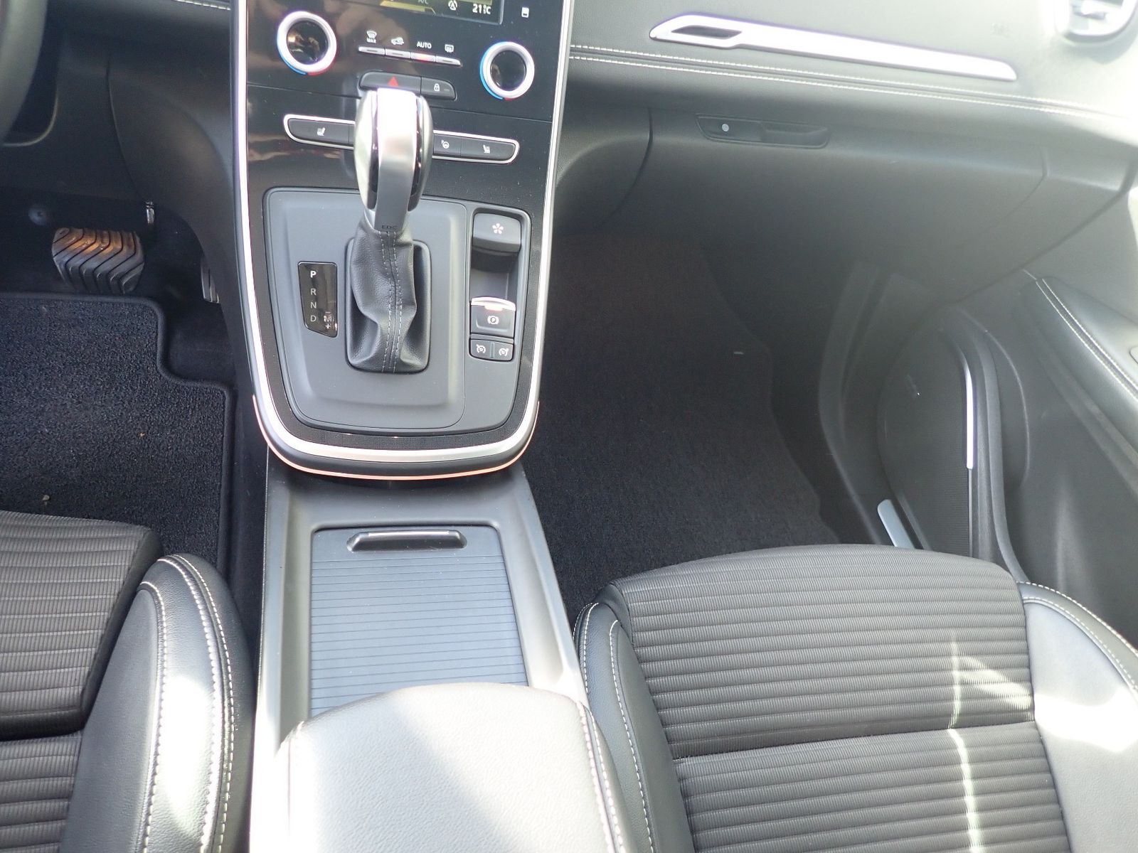 Fahrzeugabbildung Renault Scenic Grand BOSE Edition TCe 160 EDC