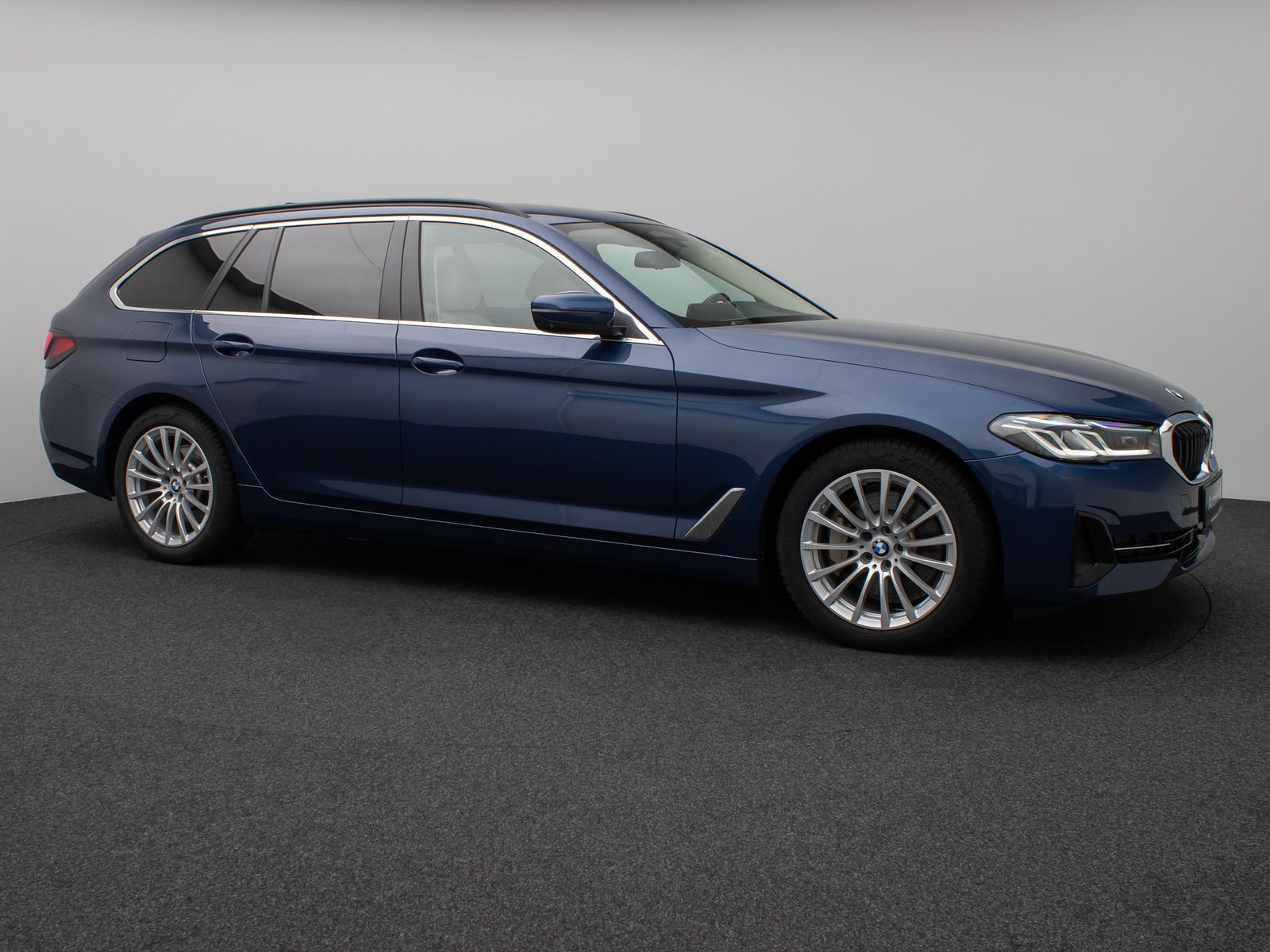 Fahrzeugabbildung BMW 530e Laser 360° HUD DAB H/K Komfort Alarm Sport