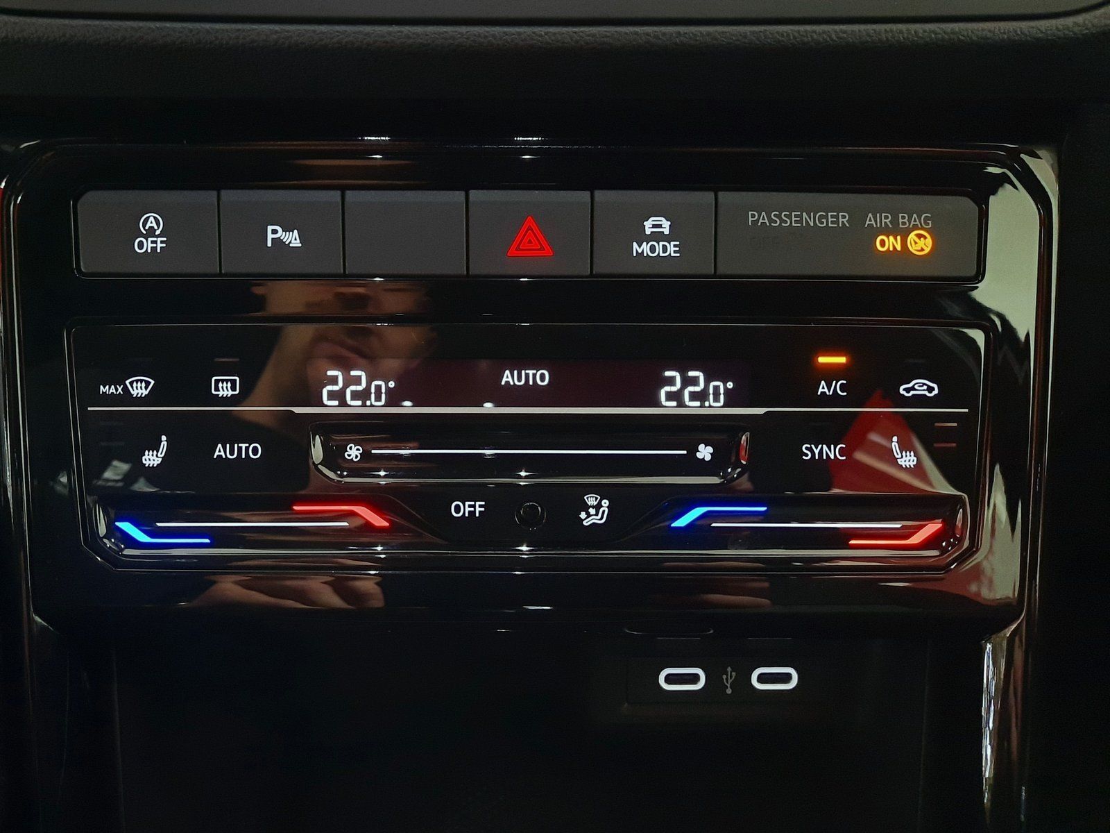Fahrzeugabbildung Volkswagen T-Cross Move TSI *AHK*Cam*Navi*LED*PDC*Sitzhzg*