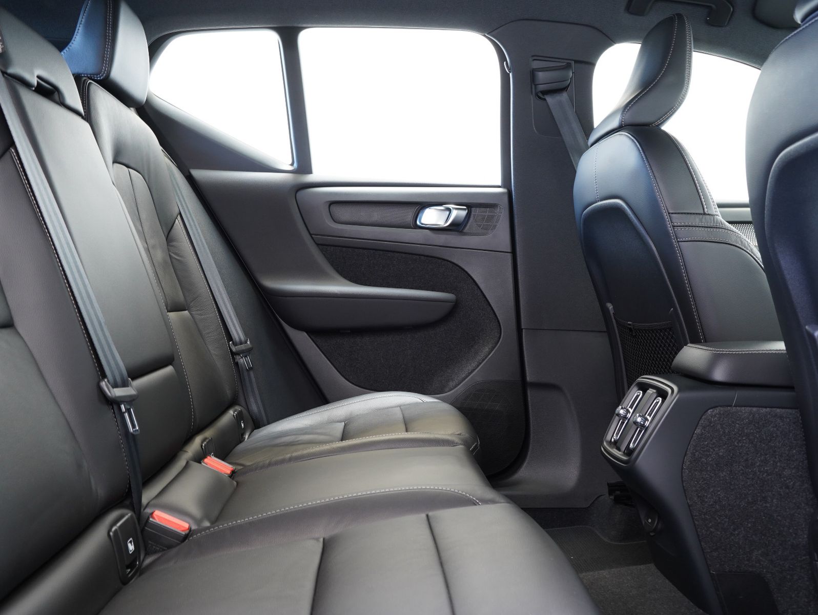 Fahrzeugabbildung Volvo XC40 B4 B R Design LED/NAVI/ACC/LEDER/360°