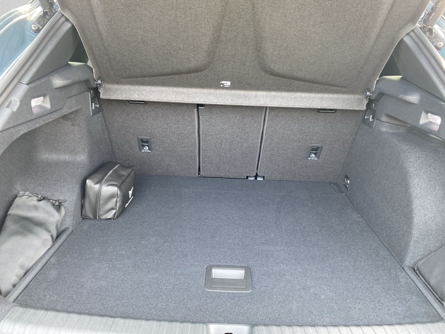 Fahrzeugabbildung CUPRA Terramar 1.5 eTSI 110 kW EU6e Digitales Cockpit