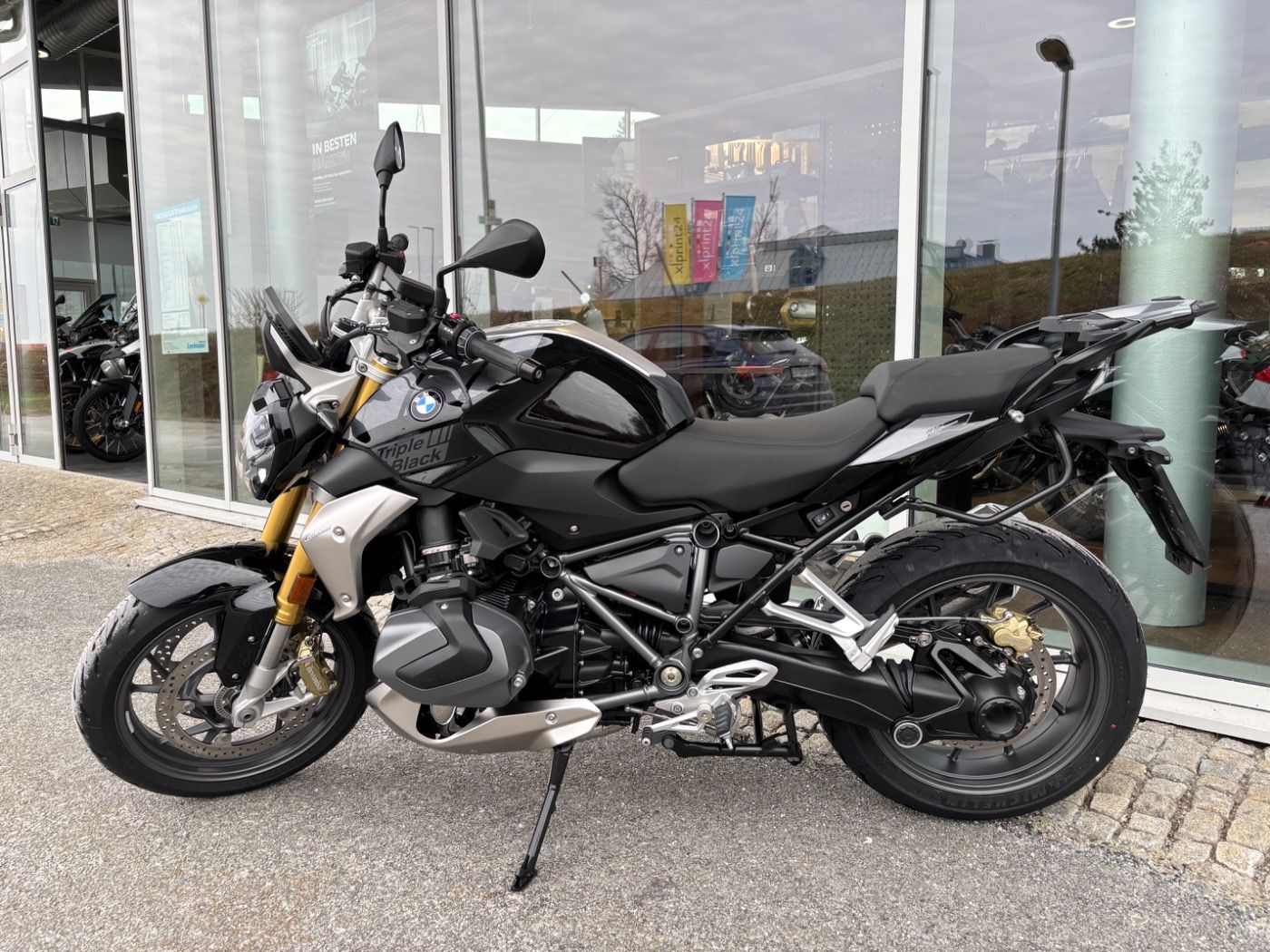 Fahrzeugabbildung BMW R 1250 R Triple Black 3 Pakete